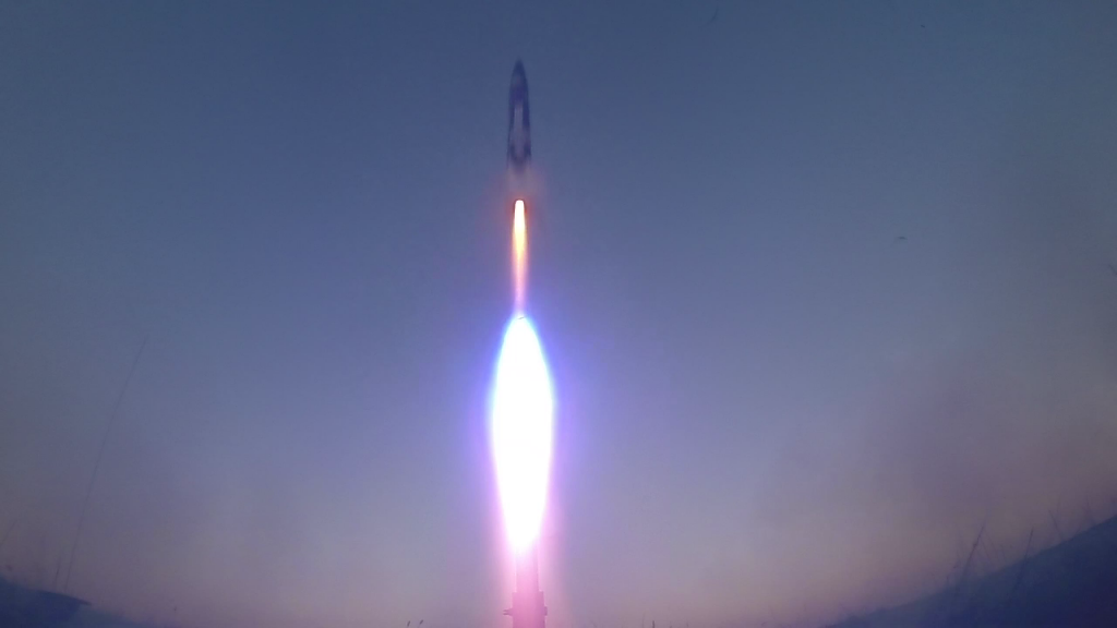 A noteable plume: a shock diamond!